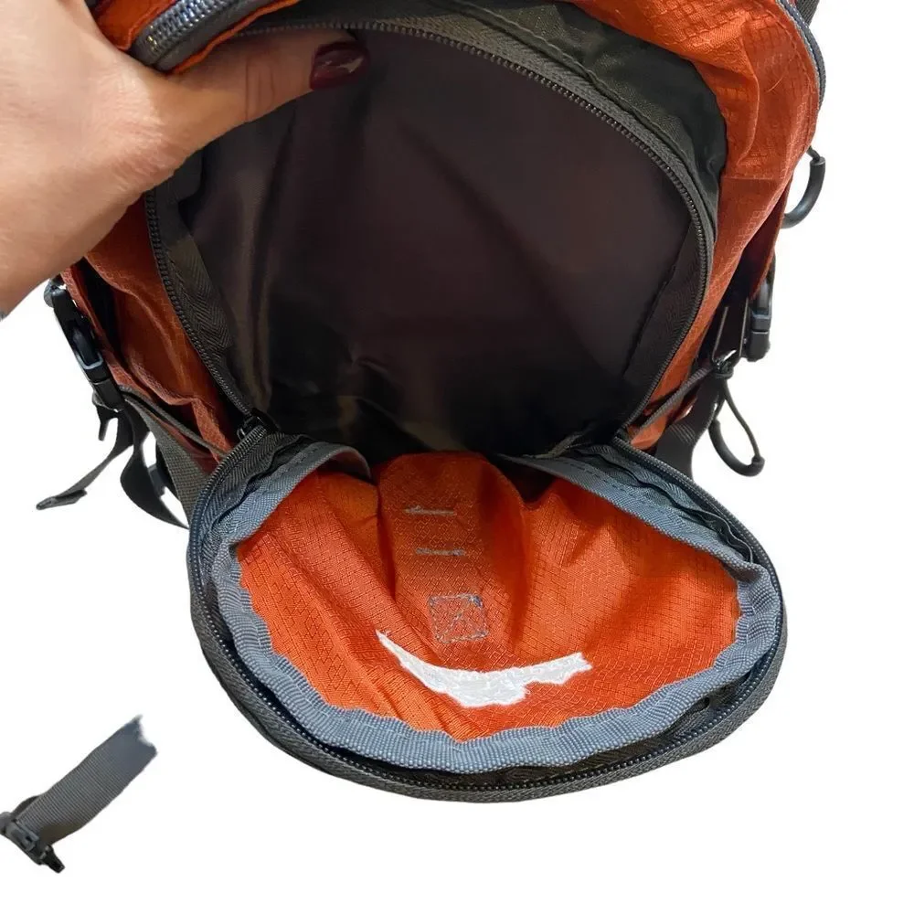 New without tags WORLD FAMOUS SPORTS® AMERICAN OUTBACK ACTION 12 HYDRATION PACK‎
